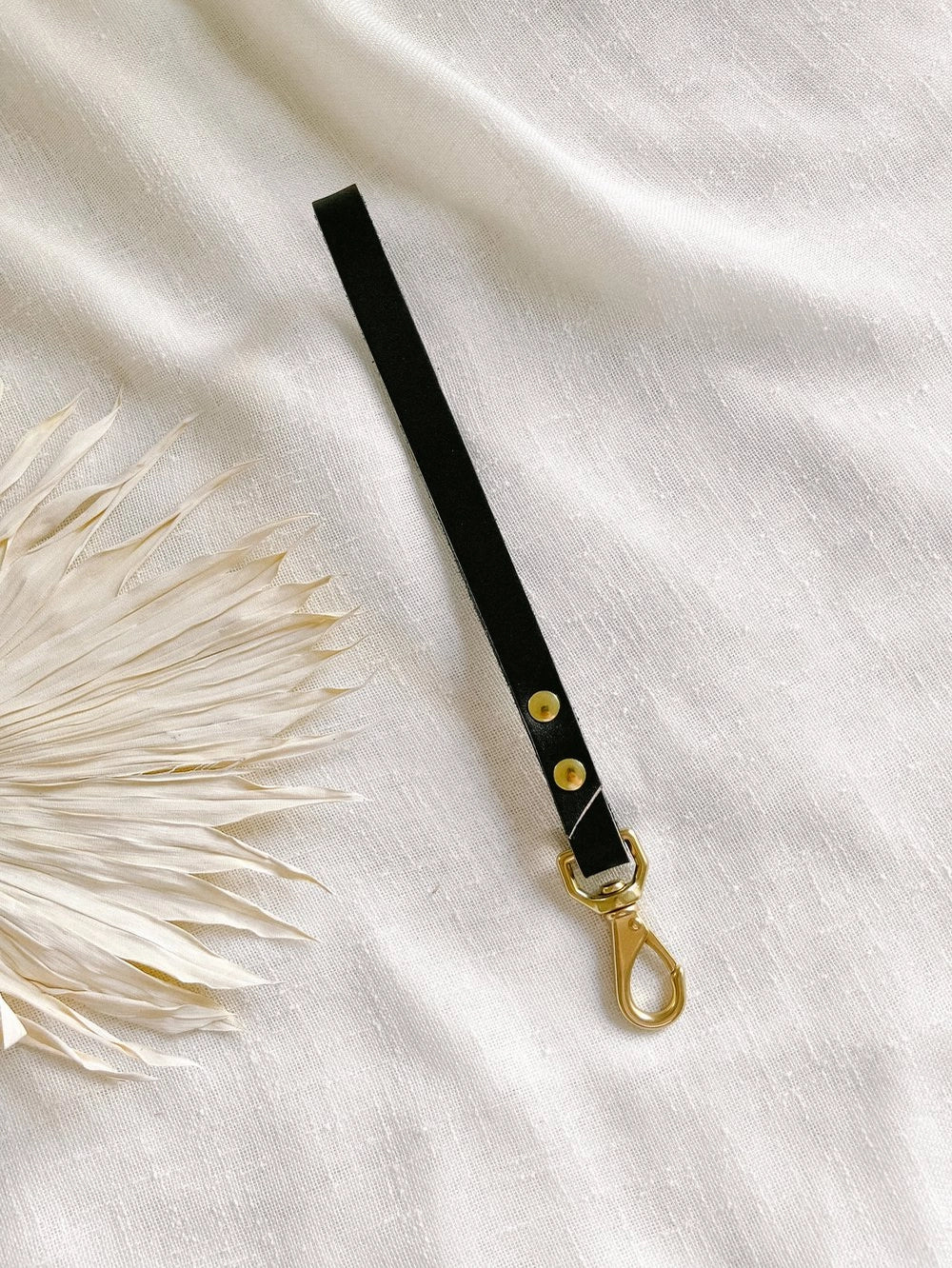 Ember & Ivory- Black Shortie Traffic Lead