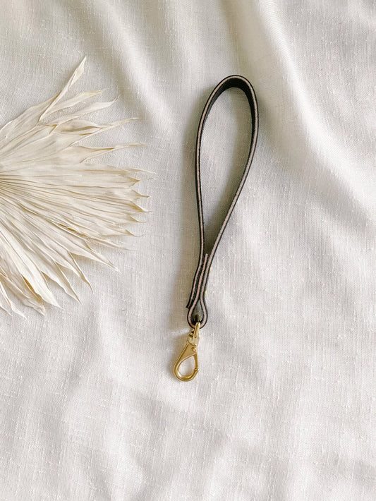 Ember & Ivory- Black Shortie Traffic Lead