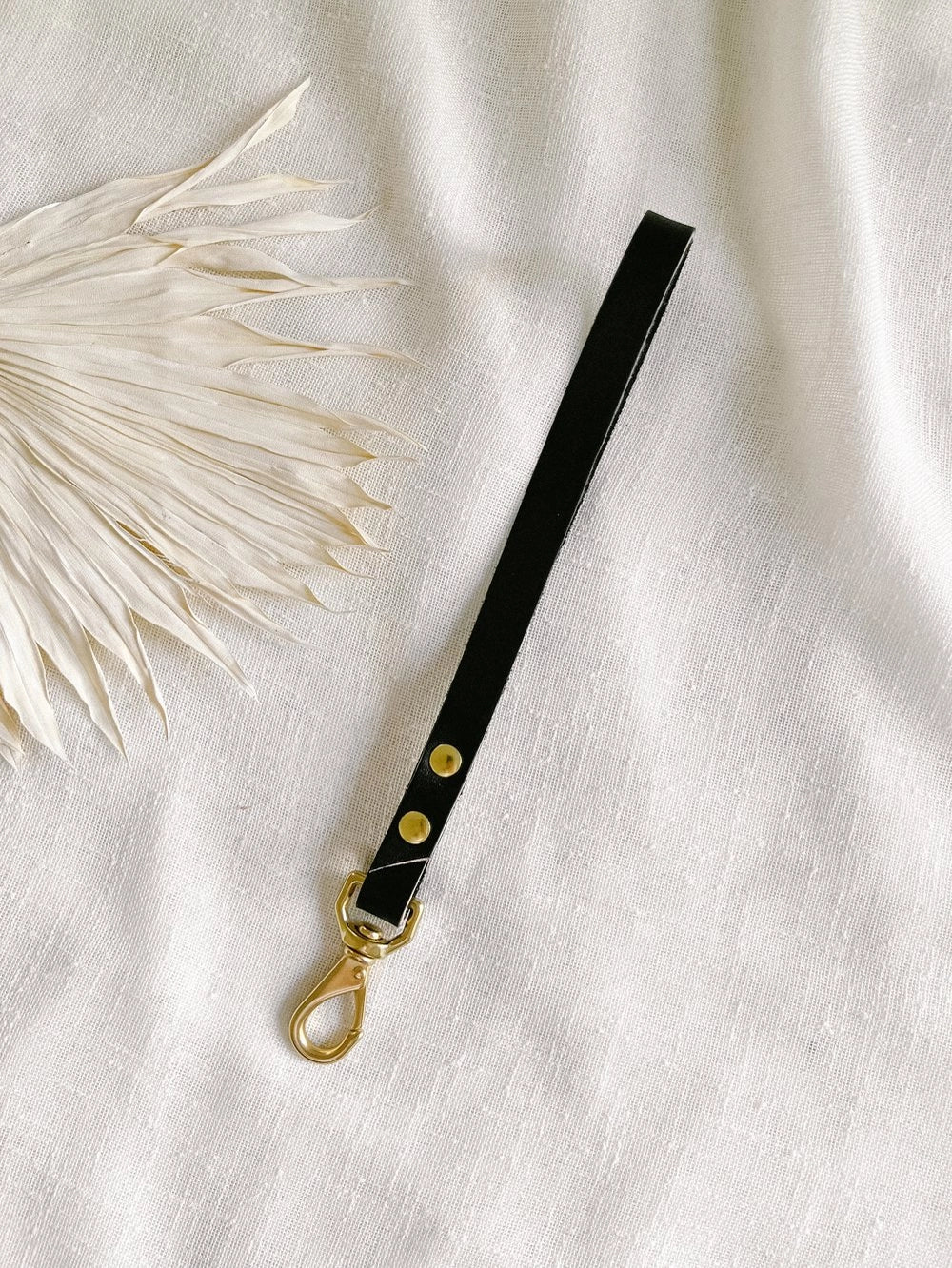 Ember & Ivory- Black Shortie Traffic Lead